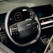 Làm sao để biết showroom Kia An Giang đang có sẵn xe và màu bạn cần?